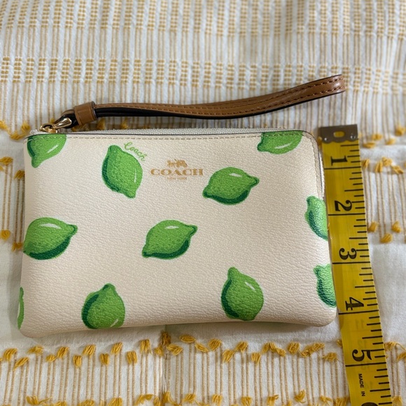 Coach wristlet limes